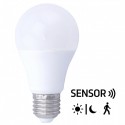 BOMBILLA LED SENSOR PRESENCIA Y CREPUS. 10W 2700K